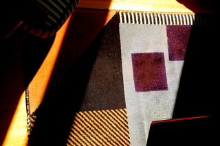 Du naguère affleure tout un tissé d’images Ce défaut de paraître… (1)