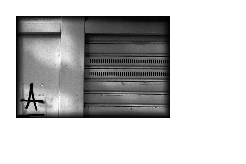 Sagot Des mots un peu vides cherchent un ordre de bataille autour du vide.