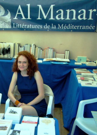 Irène Gayraud sur le stand des éditions Al Manar (Marché de la Poésie, Paris) le 11 juin 2016. Irène Gayraud MdP 2016