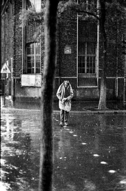 Alberto Giacometti rue d'Alésia, par Henri Cartier-Bresson Giacometti rue d'Alésia