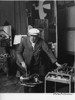 Georges Braque dans son atelier