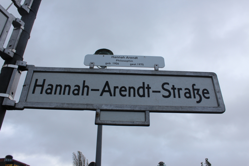 Hannah_Arendt_Straße_-_Hannah_Arendt_Street_-_Berlin
