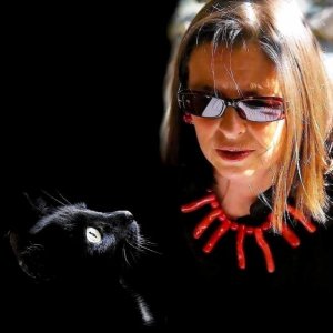ANGÈLE CHAT ET COLLIER 