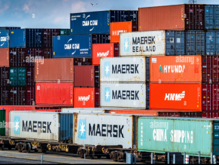 Terminal-de-fret-ferroviaire-uk-conteneurs-d-expedition-intermodal-charges-sur-les-trains-de-marchandises-pour-le-transport-a-felixstowe-port-railhead-tab64g(1)