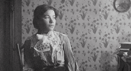 Portrait_elena-genrikhovna-gouro_aware_women-artists_artistes-femmes(1)