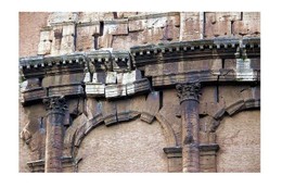 Roma_il_coloseo_des_fragments_de_te