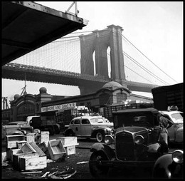 Esther Bubley, South Street looking toward Brooklyn Bridge. New York City, c. 1946 South_street_looking_toward_brookly