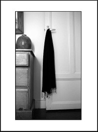 À l’aplomb du mur blanc Autoportrait__a_l_echarpe