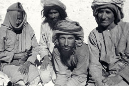 Les compagnons de voyage de Wilfred Thesiger dans le Désert des Déserts, 1946 Compagnons_de_voyage