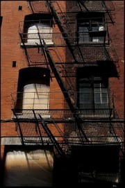 Je vis à Brooklyn dans un immeuble de six étages Je_vis_brooklyn_dans_un_immeuble_de