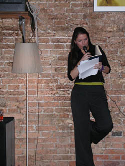 Anna Toscano durant le tournoi poétique Anna_toscano_durantant_le_tournoi_potiqu