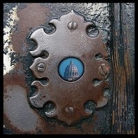 La coupole du Vatican par un trou de serrure. Piazza dei Cavalieri di Malta. La_coupole_du_vatican