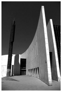 La synagogue moderne de Barcelone La_ralit_gomtrique_des_formes_1