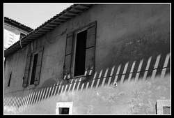 Leur surplomb crénelé conservait une sérénité intemporelle Leur_surplomb_crnel_1