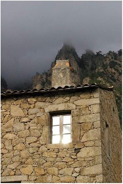 Maison de Muna sous la Spusata dans les brumes Maison_de_muna_sous_la_sposata