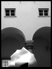 Il est des heures rares où toute apparence alentour vacille Palazzo_ducale_di_genova_1