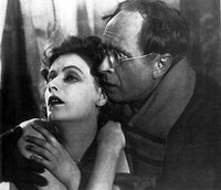 Greta Garbo et Jaro Furth dans La Rue sans joie Rue4