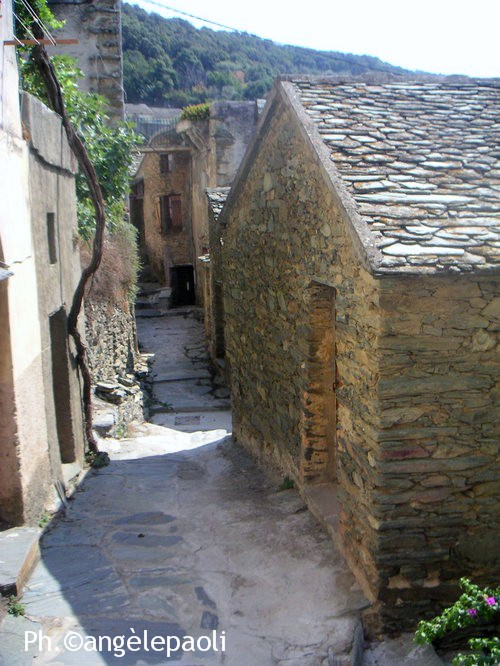 Carrughju et franghju (u borgu)