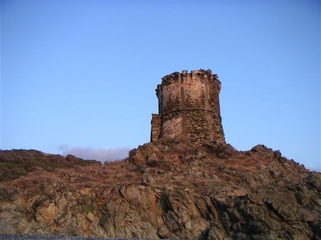 Coucher de soleil sur la tour d'Albu